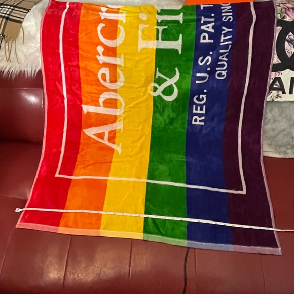 ABERCROMBIE & FITCH RAINBOW 🌈 BEACH 🏝️ 🏖️ TOWEL NWT - Picture 8 of 15